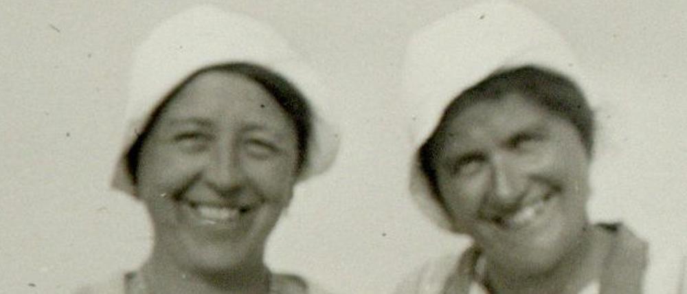 Marianne Hapig (links) mit ihrer Freundin Marianne Pünder (rechts), Binz, 16. August 1932., 