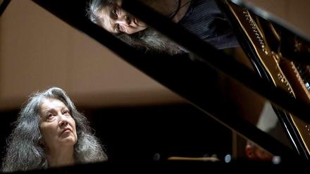 Meisterin der Levitation. Die argentinische Pianistin Martha Argerich, 72, befreit die Töne von ihrer Schwerkraft. 