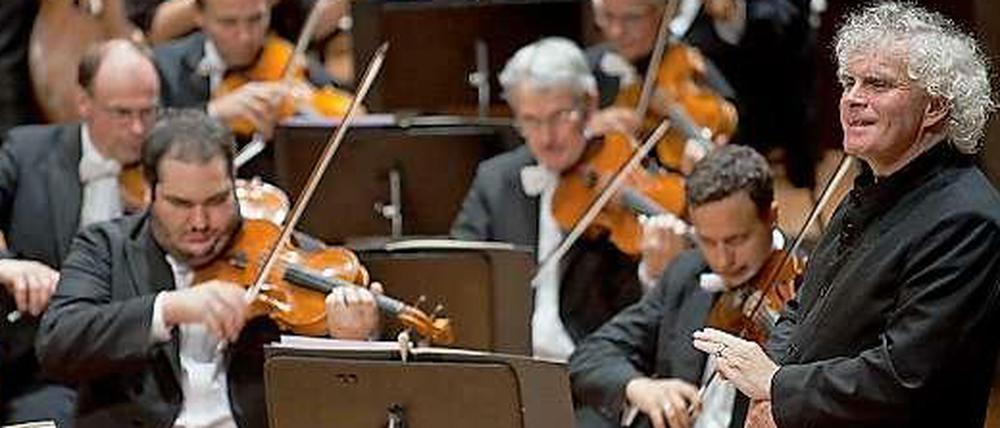 Der Maestro und sein Ensemble: Simon Rattle und die Berliner Philharmoniker.