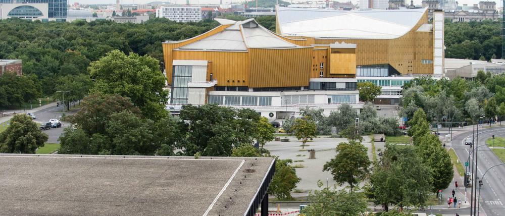 Ansicht der Freifläche des Kulturforums zwischen Neuer Nationalgalerie (li.) und Berliner Philharmonie. Hier soll ein Museum der Moderne entstehen. 