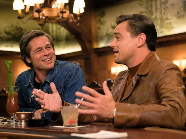 ... und Quentin Tarantinos "Once Upon A Time In Hollywood" dabei, mit Leonardo DiCaprio (r) und Brad Pitt. DiCaprio tritt auch bei den Darstellern an.