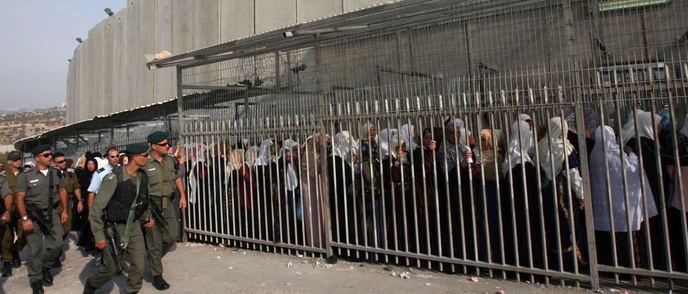 Alltag in Israel und Palästina: Szene an einem Checkpoint in der Westbank nahe Betlehem