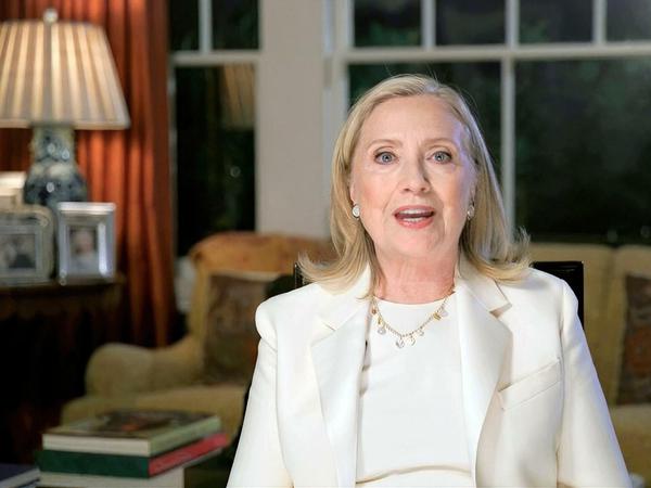 Hillary Clinton warnt: Keine zweites "Hätte, wäre, könnte" wie 2016. 