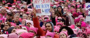Frauen stehen auf, in Aldermans Roman und im wahren Leben. Hier ein Bild vom Women's March in Washington 2017. 
