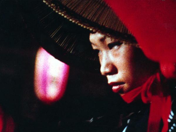 Zwischen Asien und Afrika. Szene aus "Sans soleil" (1983), der als Höhepunkt von Chris Markers essayistischer und erzählerischer Verknüpfungskunst gilt.