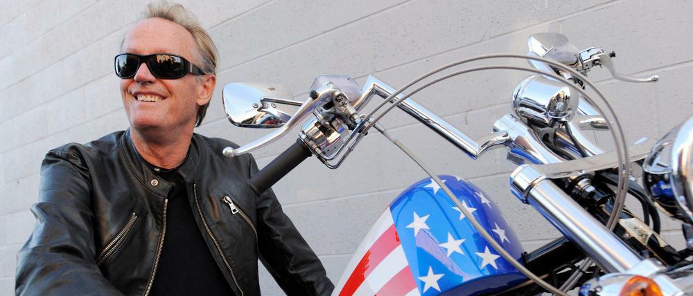 US-Schauspieler Peter Fonda im Jahr 2009 auf einer Harley-Davidson (Archiv)