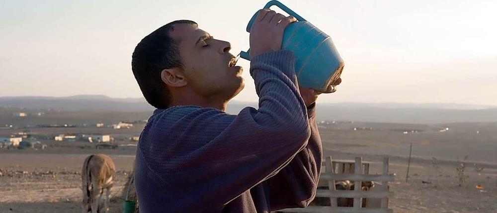 Der Wüstensohn. Der Beduine Kamel Najer ist die Hauptfigur in Ami Livnes Film "Sharqiy".
