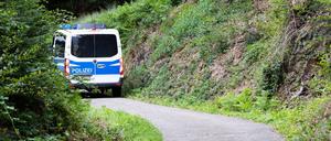 Die Polizei sucht nahe der Gemeinde Oppenau in einem Waldstück dem verschwunden Waldläufer.