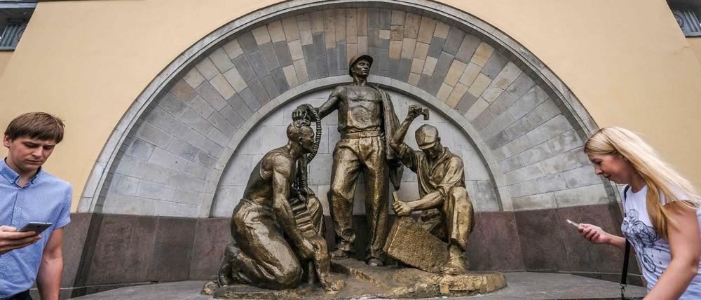 Ein Denkmal zur Erinnerung an die Stalin-Ära an der Metro-Station Electrozavodskaya in Moskau. 