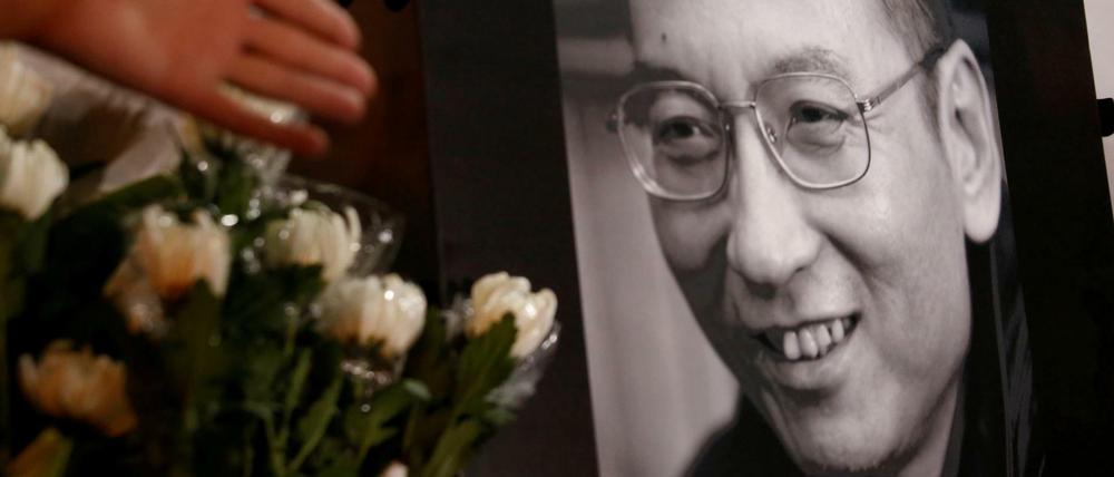 Trauer um Liu Xiaobo: eine Szene vom Donnerstag in Hongkong, dort ist die Zensur lockerer als in Festland-China. 