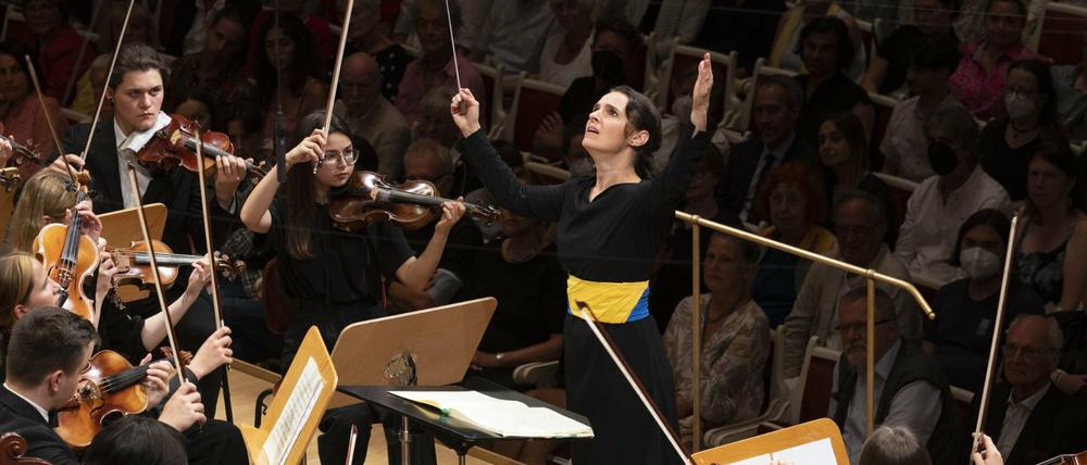 Die Dirigentin Oksana Lyniv hat das ukrainsche Jugendorchester 2016 gegründet.