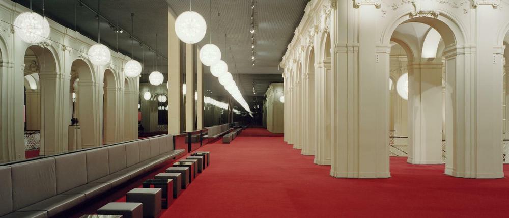 Das Rang-Foyer der Komischen Oper