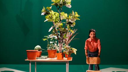 Die chilenische Künstlerin Manuela Infante und ihre One-Woman-Show „Estado Vegetal“.