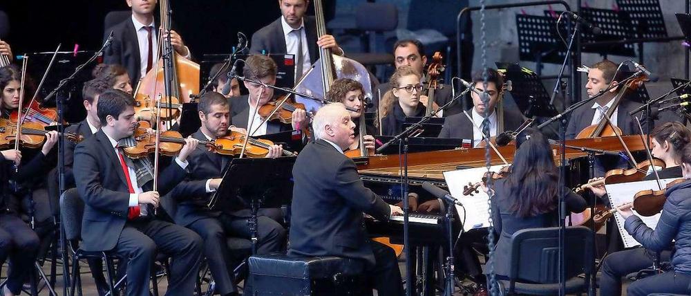 Daniel Barenboim und das West-Eastern Divan Orchestra.