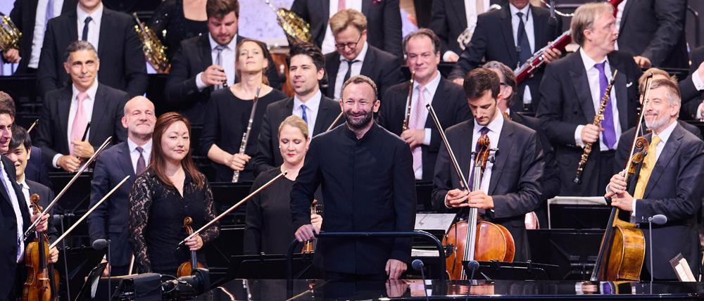 25.06.2022, Berlin: Die Berliner Philharmoniker mit Dirigent Kirill Petrenko.