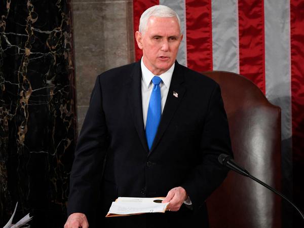 Vizepräsident Mike Pence verurteilte Mittwochnacht den Angriff auf die amerikanische Demokratie.