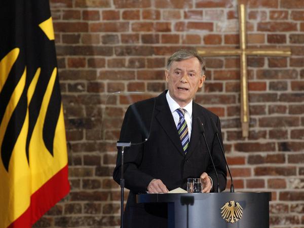 Im Mai 2010 legt Horst Köhler nach unglücklichen Aussagen sein Amt als Bundespräsident nieder.