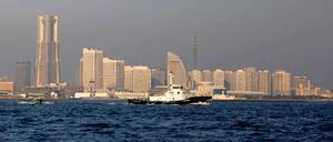 Weniger Verkehr zwischen Japan und China: Die japanischen Exporte brechen ein. Das Bild zeigt einen Blick auf den Hafen des japanischen Yokohama.