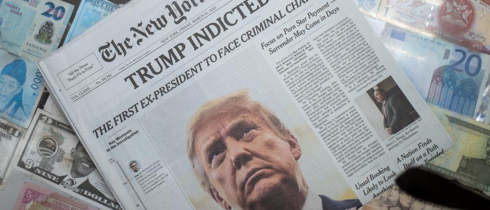 Am Tag nach der Anklageerhebung gegen Donald Trump gibt es nur eine Schlagzeile.