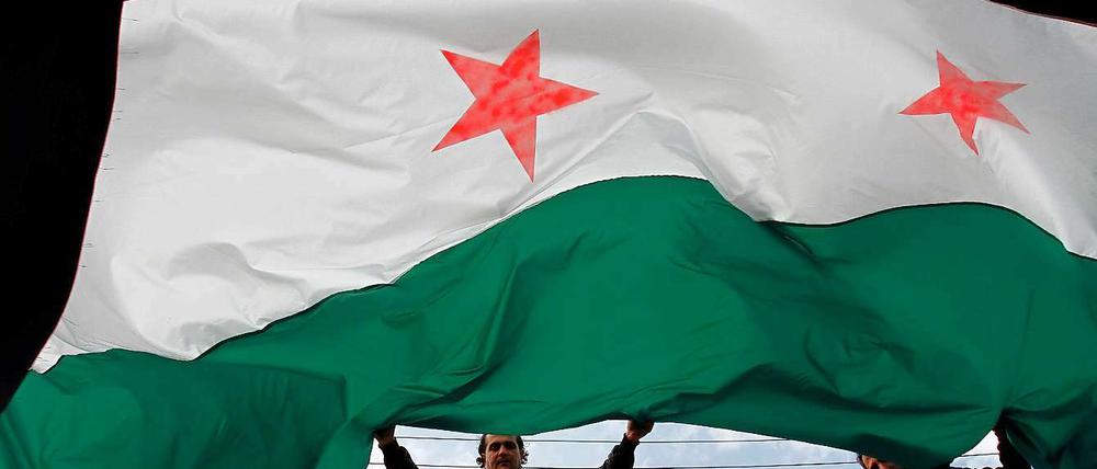 Eine Fahne, viele Interessen. In Syrien mischen viele Nationen mit und versuchen, ihre Claims zu verteidigen.