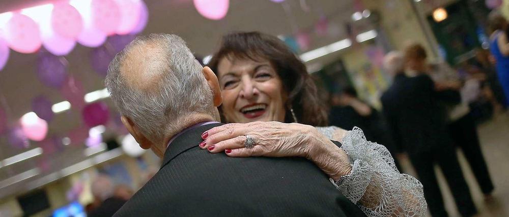 Die Menschen werden immer älter und bleiben immer länger fit: Ein Ballabend für Senioren in Staten Island, New York.