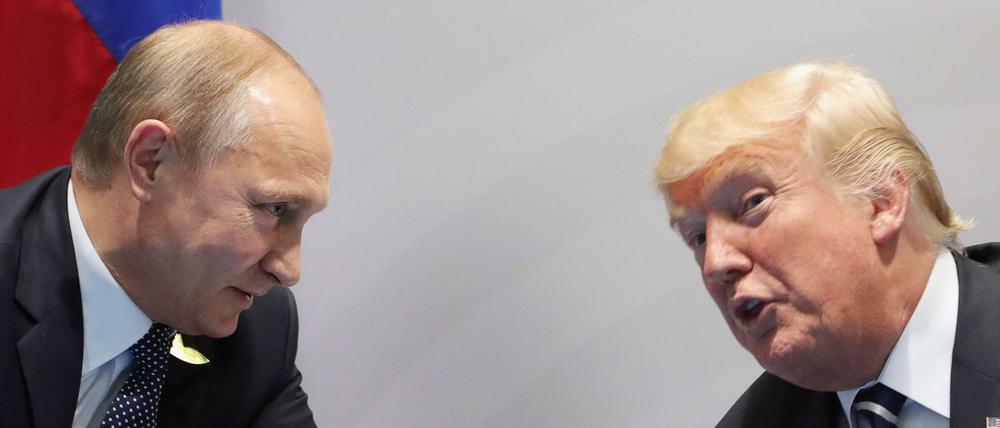 Lange ließ Donald Trump sein Verhältnis zu Russland im Vagen und äußerte Respekt für Wladimir Putin. Das Bild zeigt die beiden Präsidenten auf dem G20-Gipfel in Hamburg 2017.