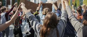 Auch so kann Gemeinschaft und Zusammenhalt aussehen: Jugendliche bei "Fridays for Future"-Demonstrationen.