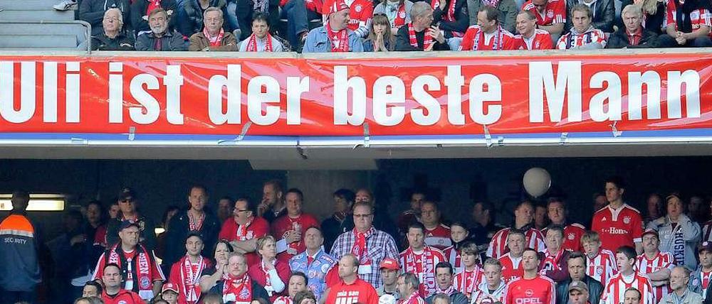 Der FC Bayern steht hinter Uli Hoeneß. Das wird höchstwahrscheinlich auch heute Abend so sein - trotz Steuerskandal.