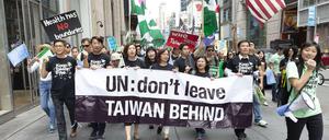 In New York demonstrieren Aktivisten im September 2018 für die Aufnahme Taiwans in die UN und ihre Organisationen, etwa die WHO.