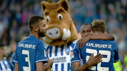 Dem Karlsruher SC bleiben nach dem verpassten Aufstieg nur Tränen.