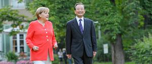Chinas Ministerpräsident Wen Jiabao und Bundeskanzlerin Angela Merkel im Garten der Liebermann-Villa.
