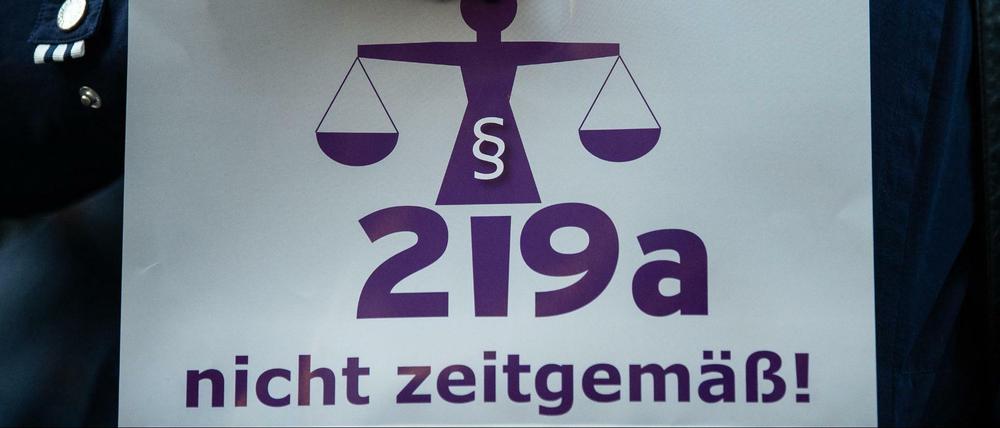 Kundgebung gegen Paragraf 219a in Gießen (Archiv)