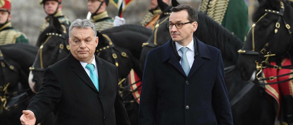 Von draußen droht Gefahr - darin sind sich die Regierungschefs von Ungarn und Polen, Viktor Orbán (links) und Mateusz Morawiecki, einig.
