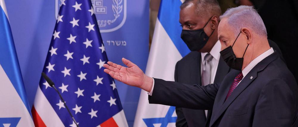 Hier entlang. Israels Premier Netanjahu, hier mit US-Verteidigungsminister Austin, hält an seinem Anti-Iran-Kurs fest.