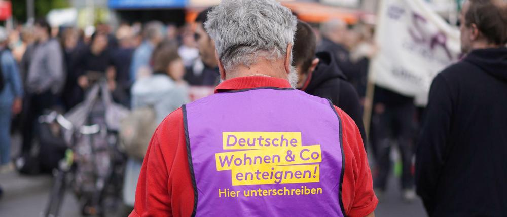 Die Initiative "Deutsche Wohnen & Co enteignen" sammelt Stimmen für ein Volkbegehren.