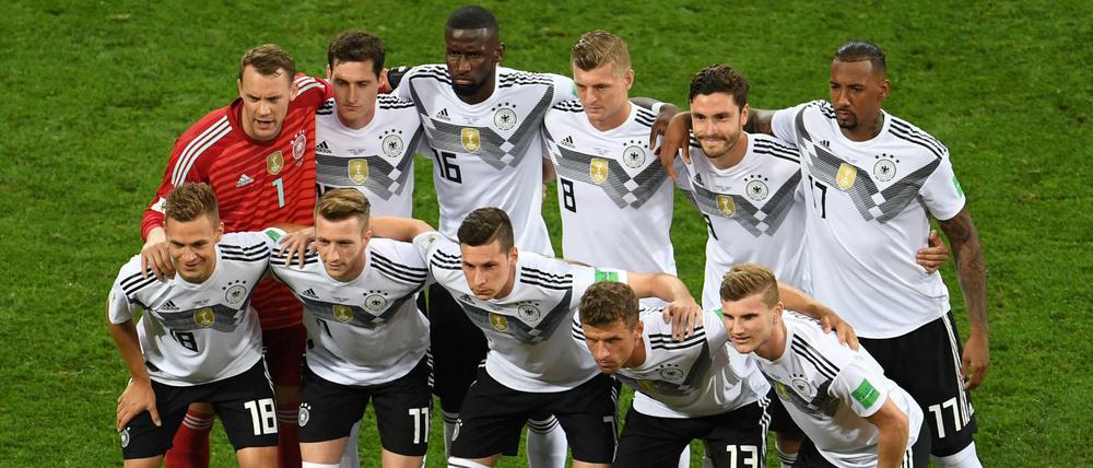 Die deutsche Nationalmannschaft beim Mannschaftsfoto vor dem Spiel gegen Schweden.