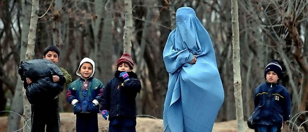 Die Burka, hier ein Bild aus Afghanistan, sieht man in Deutschland so gut wie nie. 
