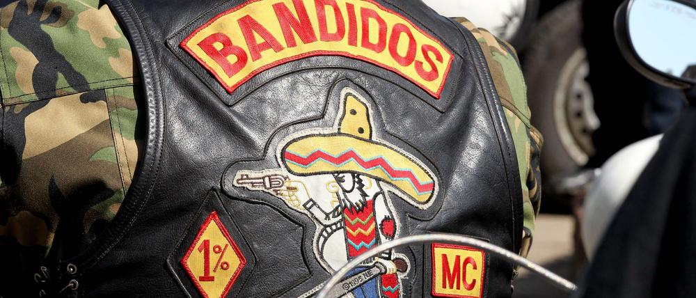 Seehofer greift durch. Der Bundesinnenminister hat die Rockergruppierung "Bandidos MC Federation West Central" verboten. Nun dürfen auch die Abzeichen nicht mehr getragen werden