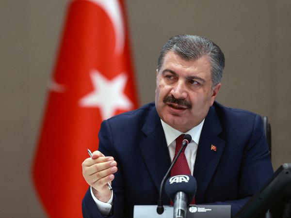 Der türkische Gesundheitsminister Fahrettin Koca steht wegen Corona-Zahlenspielerei unter Druck.