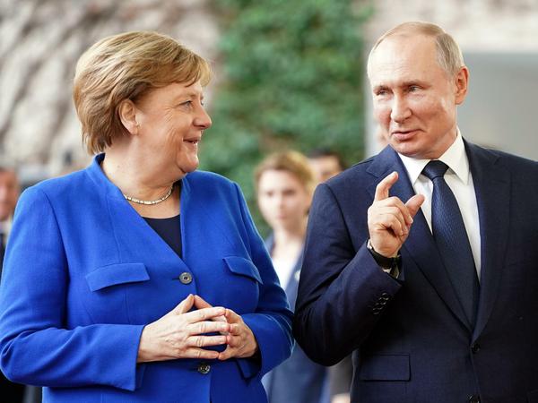Januar 2020: Angela Merkel empfängt Wladimir Putin vor dem Bundeskanzleramt zur Libyen-Konferenz. 