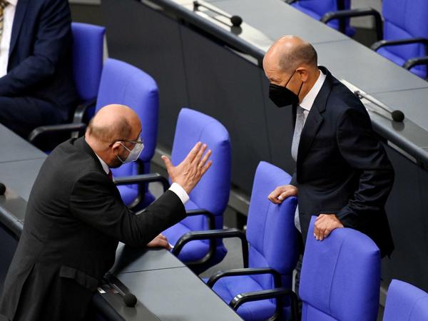 Martin Schulz und Olaf Scholz im Deutschen Bundestag.