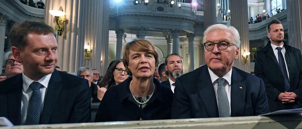 Bundespräsident Frank-Walter Steinmeier und seine Ehefrau Elke Büdenbender nehmen in der Nikolaikirche am traditionellen Friedensgebet teil.