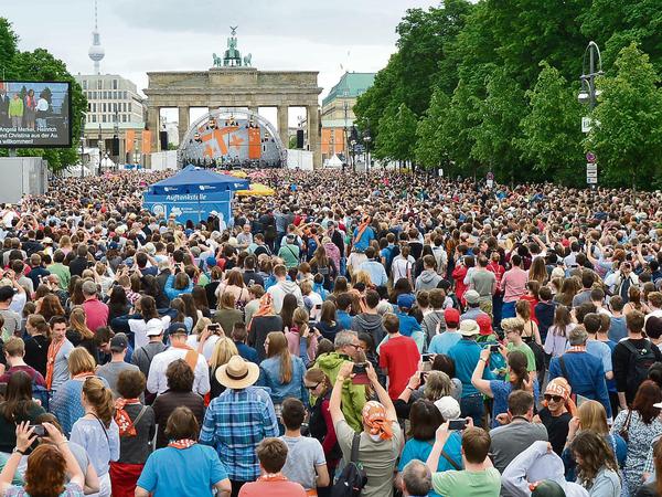 70.000 Menschen verfolgten die Diskussion zwischen Barack Obama und Angela Merkel vor dem Brandenburger Tor.