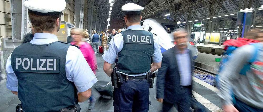 Bundespolizisten am Bahnhof in Frankfurt am Main