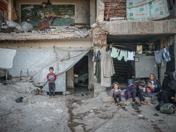 Viele Schulen in Syrien sind zerstört oder werden als Flüchtlingsunterkünfte genutzt.