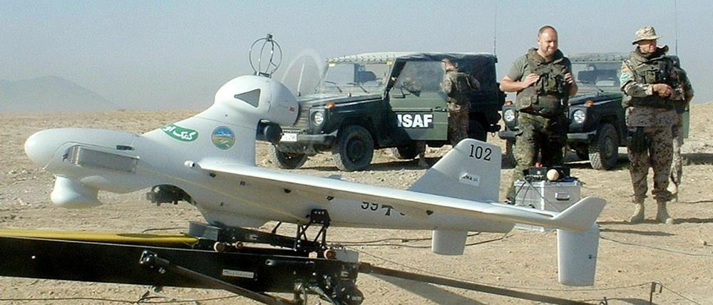 In Afghanistan setzt die Bundeswehr Drohnen schon ein - allerdings sind die unbewaffnet. Die SPD will nun klären, wie sie zu der neuen Waffe steht.