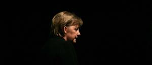 Es sind wahrlich schwere Zeiten für CDU-Chefin Angela Merkel, denn schon seit Monaten lähmt ein Streit über den richtigen Kurs in der Flüchtlingskrise die Unionsparteien. 