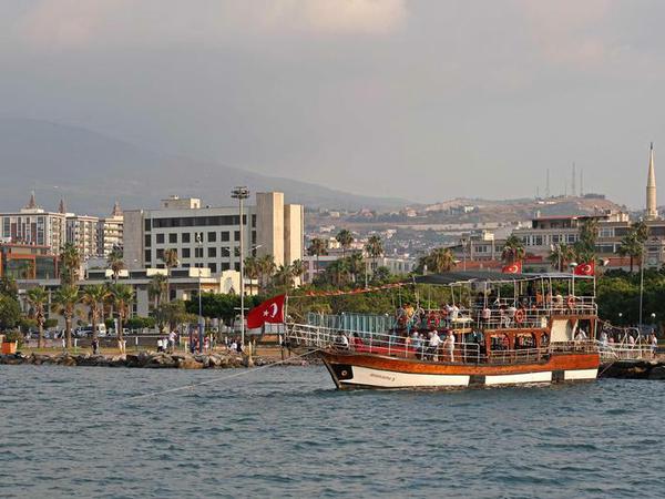Der Blick auf den südtürkischen Hafen von Iskenderun. Die Türkei will erneut ein Bohrschiff ins Mittelmeer entsenden. (Symbolbild)