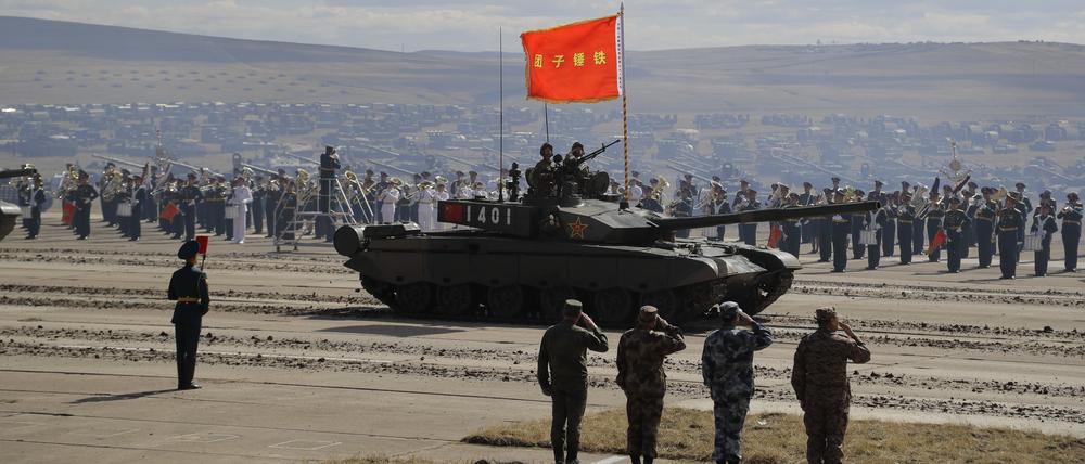 Ein chinesischer Panzer nimmt an einer Parade in Ostsibirien teil (Symbolfoto).