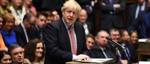 Boris Johnson spricht bei der ersten Sitzung des neu gewählten Parlaments, in dem seine Partei die Mehrheit hat. 
